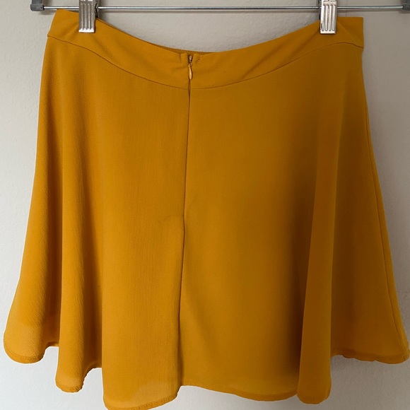 Yellow button up skirt - Picture 2 of 4